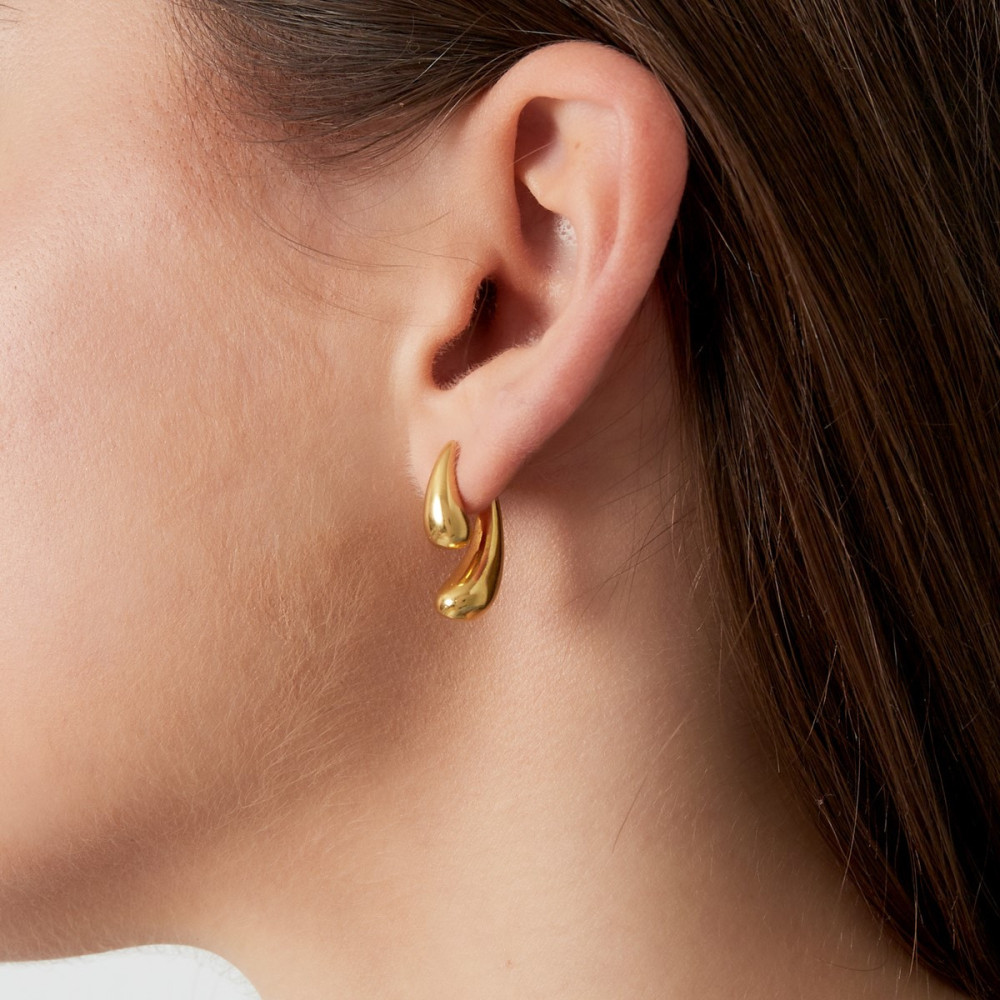 Boucles d’oreilles dorées en forme de goutte