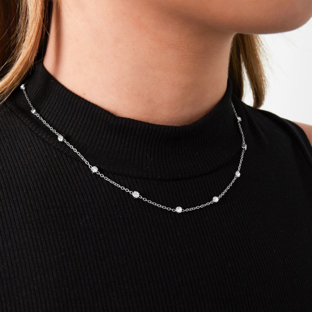 Collier argenté fin serti de zircons