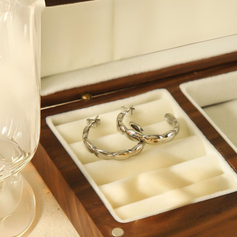 Créoles argentées ouvertes